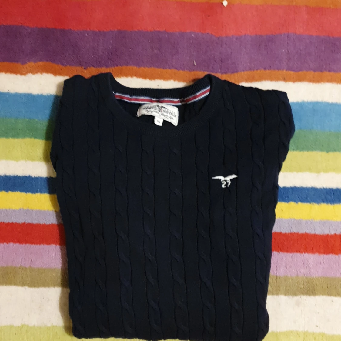 Fin mörkblå stickad jumper.  - 91