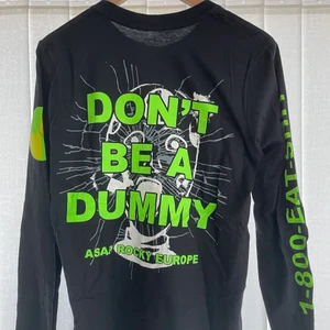 ASAP ROCKY Europe Tour Merch tröja - Hej! Säljer min Asap Rocky Europe Tour Långärmade tröja som jag köpte på hans Smash Konsert sommaren 2019. Kontoutdrag (köpbevis) med namn på konsertshoppen finns. Storlek Medium. 