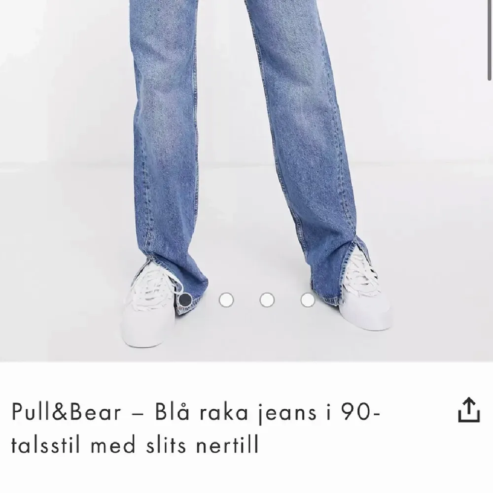 Säljer några super snygg jeans som kommer från asos men jag köpte de här på Plick. De är tyvärr för stora för mig som brukar ha storlek 34. Skriv om ni vill ha fler bilder eller har frågor💕 . Jeans & Byxor.