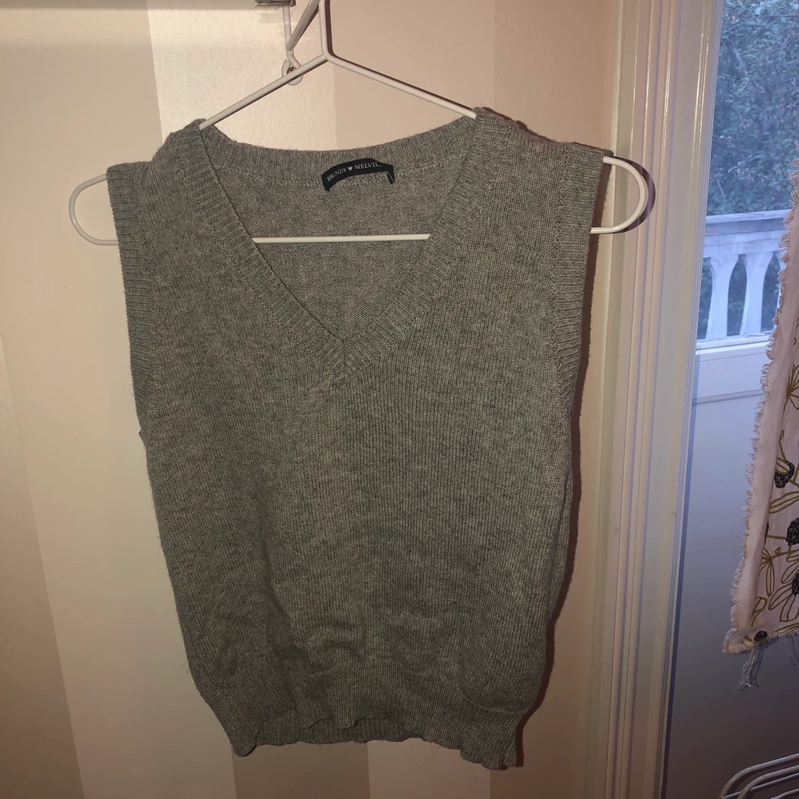 grå stickad väst - 91