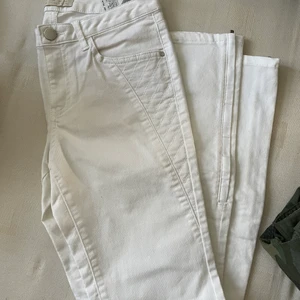 Vita jeans nya  - Helt nya jeans strl S