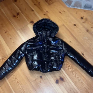 Boohoo jacka  - Säljer min jacka från boohoo då den blev för liten🥰