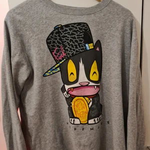 Långärmad tröja  - Snygg tröja från neff deadmaue5 print på storlek medium sitter som large köparen står för frakten om den ska skickas 
