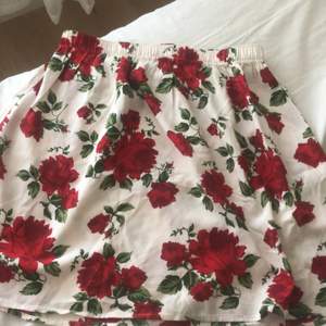 Fin kjol från H&M. Säljer då jag inte använder❤️