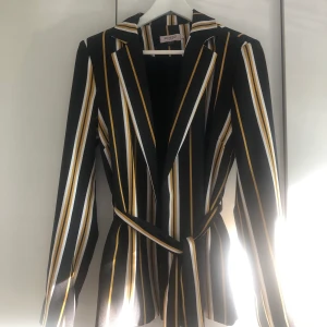 Kavaj - Använd fåtal gånger.