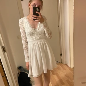 Spets klänning  - Jättefin och bekväm! Stretchig. 