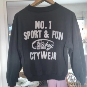 Retro musse pigg - Såååå snygg äkta vintage musse tröja!använt skick. Liten I storlek. Samfraktar 💕📦