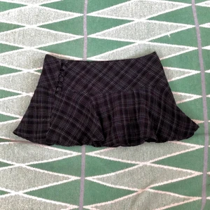 Rutig kjol - Superfin kjol med knappar längst sidan❤️‍🔥