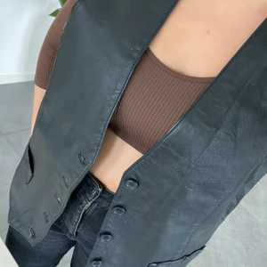 Skinnväst - Knappt använd, passar S-L (står ingen storlek) 