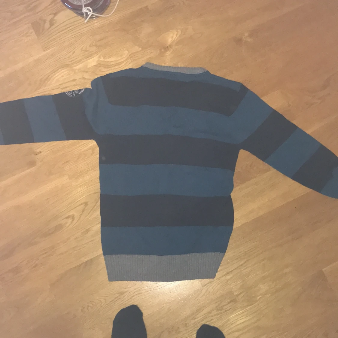 Stickad tröja strl small  - 90