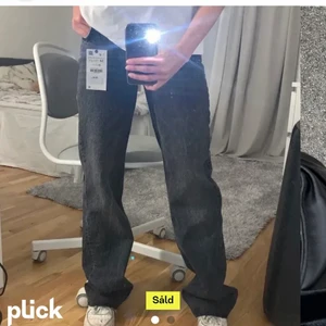 Zara jeans  - Populära Zara jeans. Köpte på plick och lånade bilder från henne 