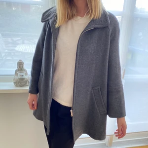 Höstkappa  - Jättefin grå kappa från Zara! Nyskick!