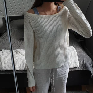 Off shoulder knitted sweater - Vit stickad tröja i strlk S🤍