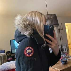 Canada Goosejackor  - Jag säljer min canada goose jacka i storlek s. Använt skick därför priset, går att disskuteta priset. 