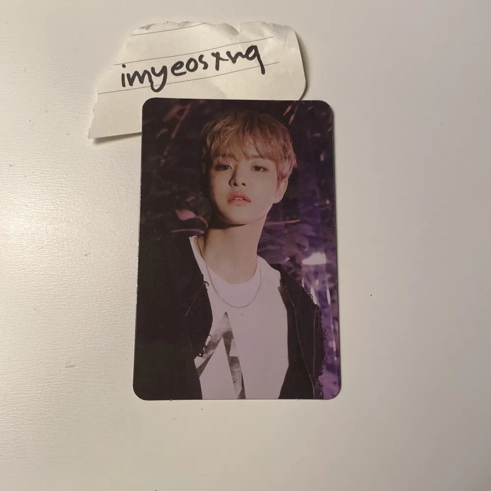 Offical Jihoon (Treasure) photocard från The First Step: Chapter Three albumet. fint skick. kan mötas upp i stockholm eller skickas, jag står inte för postens slarv <33. Övrigt.