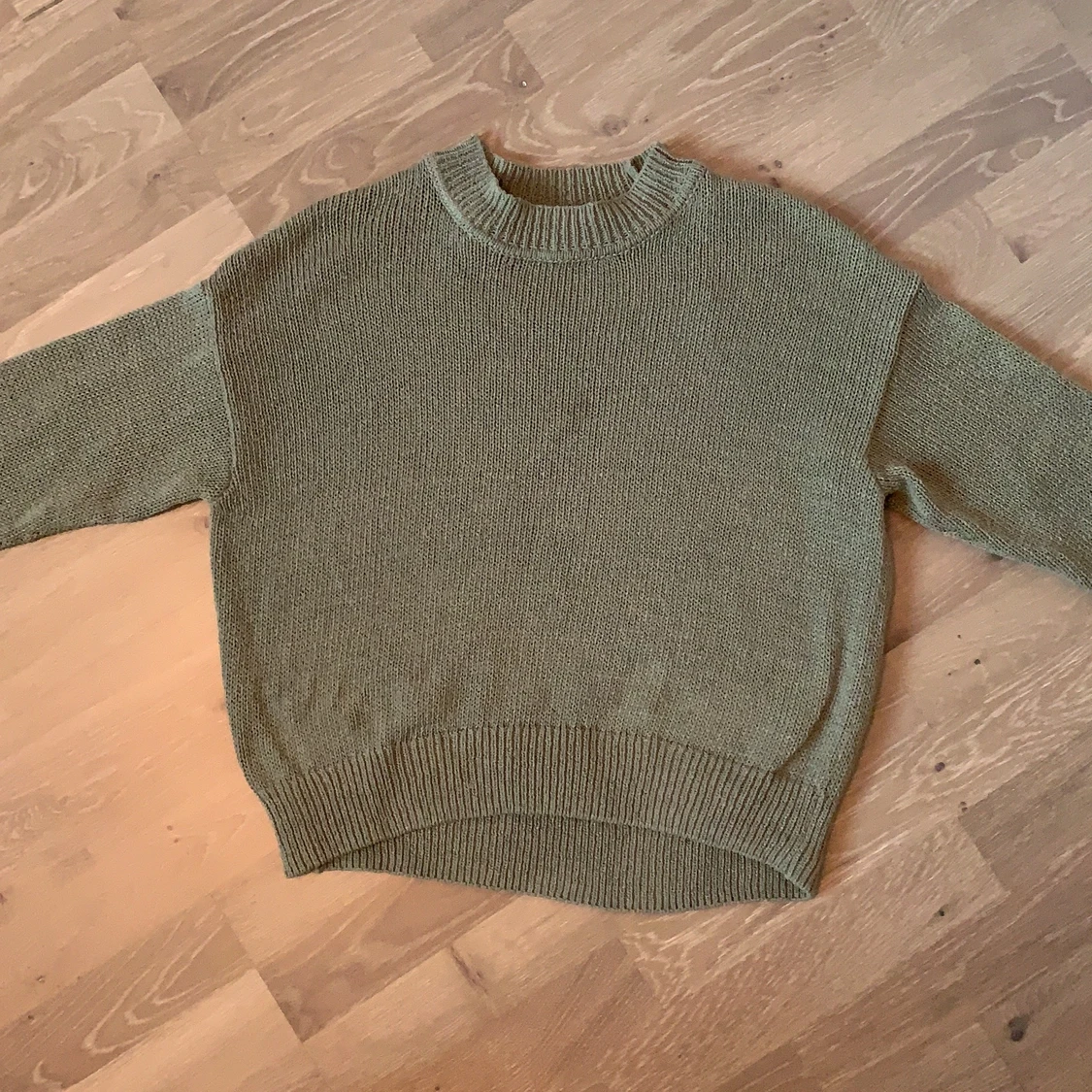 Grön stickad tröja - 90