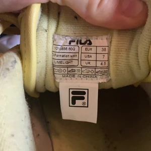 Har inte andvänder dom så mycket  - Har storlek 38 nu och kan ha dom jag har bara tröttnat på dom inte nu tvättade ska tvätta dom säljer för väldigt billigt 