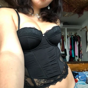 Korsett - Korsett med spetsdetaljer💋