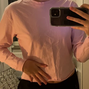 tröja - babyrosa tröja från pull&bear. inte mkt använd. strl 36