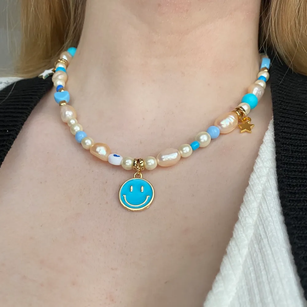 GRATIS FRAKT💙 @bladhsmycken på Instagram🦋 (äkta sötvattenpärlor). Accessoarer.