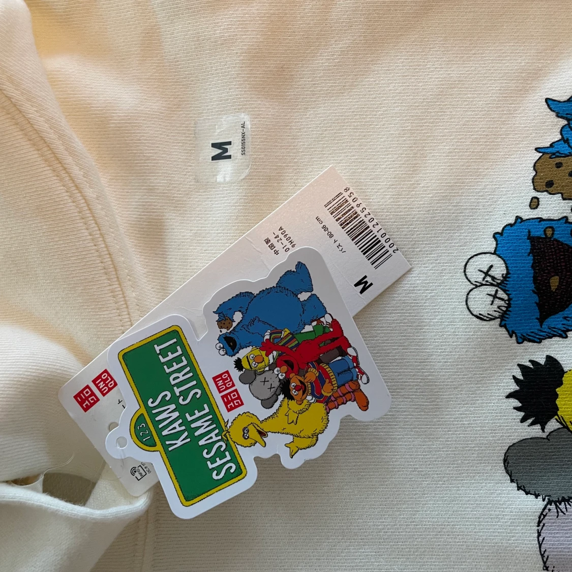 Hoodie Kaws/Uniqlo  - 91