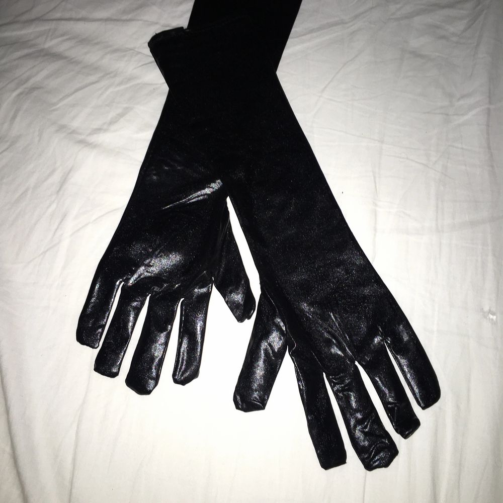 Handskar till maskerad | Plick Second Hand