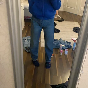 Jeans - Säljer ett par skit snygga jeans ifrån gina. Storlek 34.