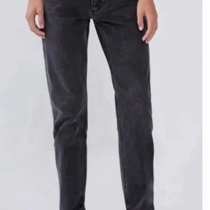 Grå zara jeans - Säljer dessa jättefina och eftertraktade grå jeans från Zara. ❤️ 