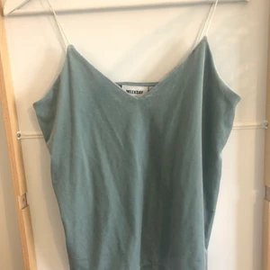 Topp Linne  - Xs men passar även mig som är lång och en M 