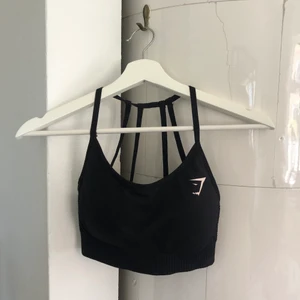 Gymshark sport bh - Knappt använd, fint skick! Finns kvar så länge annonsen är uppe. 