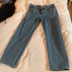 Wera raka jeans - Fina jeans i bra skick, knappt använda, relativt korta i benen ! Mom fit