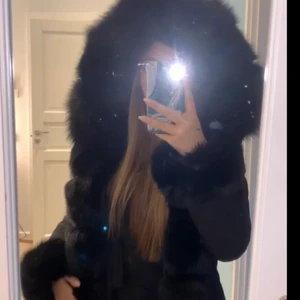 Fatima parka jacka strl S - Säljer en till Fatima parka jacka som är jätte fin! Säljer pågrund av att den inte kommer till användning längre. (Äkta päls) kom privat för mer information vid intresse!💕💕