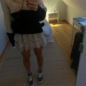 Kjol - Säljer denna tessie kjolen som tyvärr ej kommer till användning längre. Jättefin och ser ut som ny!💞