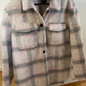 NY! Jacka ONLY - Jacka från ONLY i storlek M. Helt ny med prislapp kvar. 