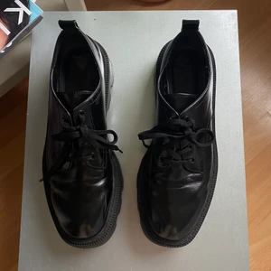 Zara Chunky boots - Inköpta i våras. Knappt använda. I bra skick, dock ska det noteras att sulan släppt lite lite. 