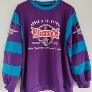 Purple sweatshirt - En oversized tröja i fina färger. En colourpopper som du kan matcha med vanliga jeans eller en kjol. Passar in till hösten och ser bra ut på alla 😎☀️