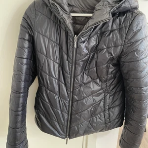 Jacka Hugo Boss - Svart/grå vändbar jacka från Hugo Boss!