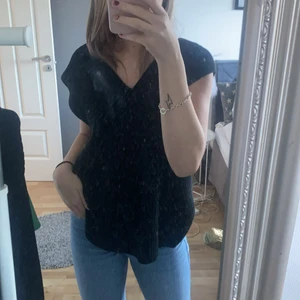Väst från HM - använd få gånger så i bra skick (spegeln som e smutsig inte tröjan)