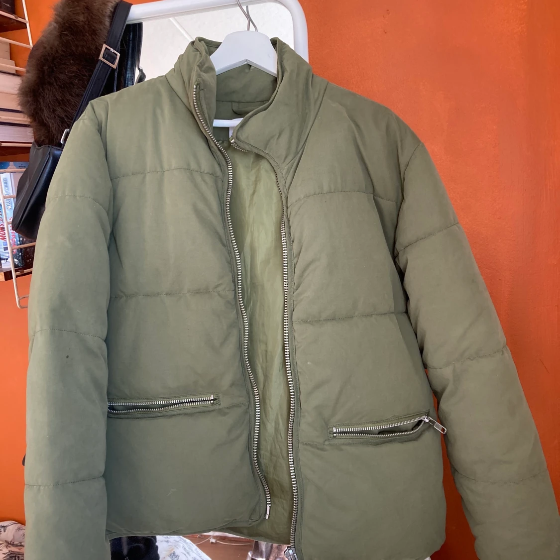 Olivgrön pufferjacka - 91