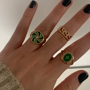 Coola ringar - Nya oanvända ringar som jag köpte med flera andra ringar och säljer de då jag har så många