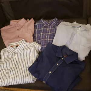 5 skjortor = 500kr - Skjortor! En av vardera märket: Boss-Batistini-Tommy Hilfiger-Oscar-U.S Polo. I ett mycket bra skick!!! Priset gäller för alla fem skjortorna! Eventuellt tillkommer fraktavgift.