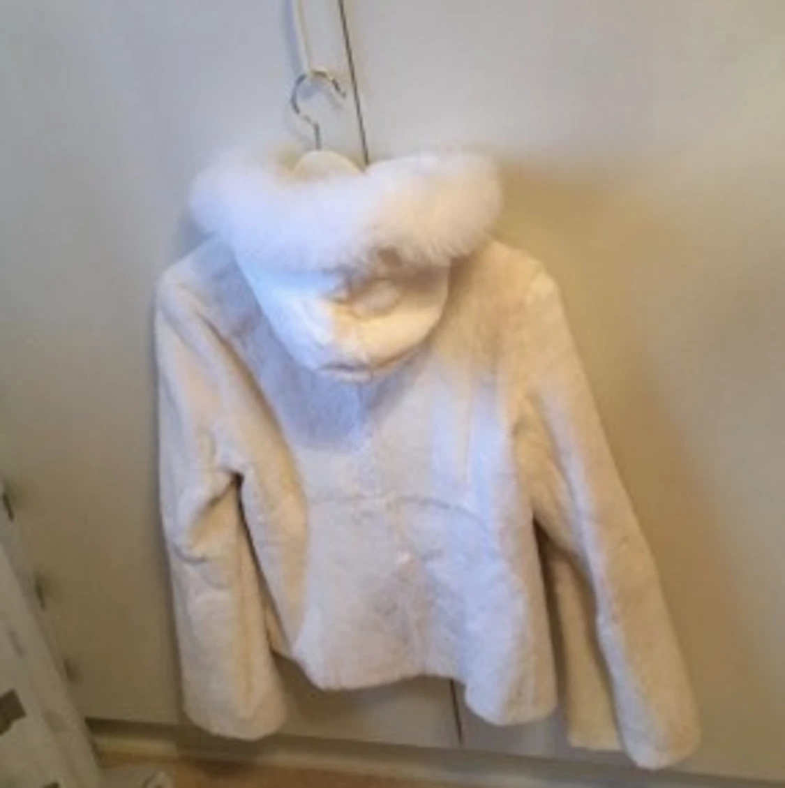 Vit pälsjacka  - 91