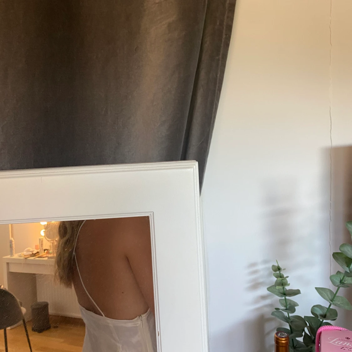 Vit satin klänning - 90