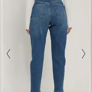 Skit snygga mon jeans från Nakd som är använda ett fåtal gånger, säljes då de inte riktigt var min stil🌸 Köpte de för 499kr och de säljs inte längre på deras hemsida!
