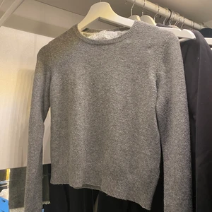 Stickad tröja - Super fin stickad tröja med super gulliga detaljer