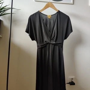 Supersnygg svart klänning H&M XS 34 - Helt oanvänd och supersnygg! Storlek XS men passar även S ❤️