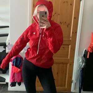 Peakperformance vindjacka  - Vindjacka ifrån peakperformance! Super snygg verkligen, älskar färgen 😍 storlek S