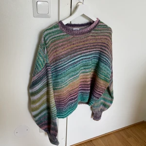 Stickad tröja från Cotton:on - Färgglad stickad tröja från Cotton:on, strl S. Endast använd 1-2 ggr, som ny! Frakt på 50kr tillkommer 💘