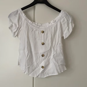 Off shoulder tröja  - Jättesöt off shoulder tröja som aldrig används 💕