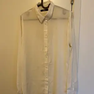 Fint och vit skjorta 